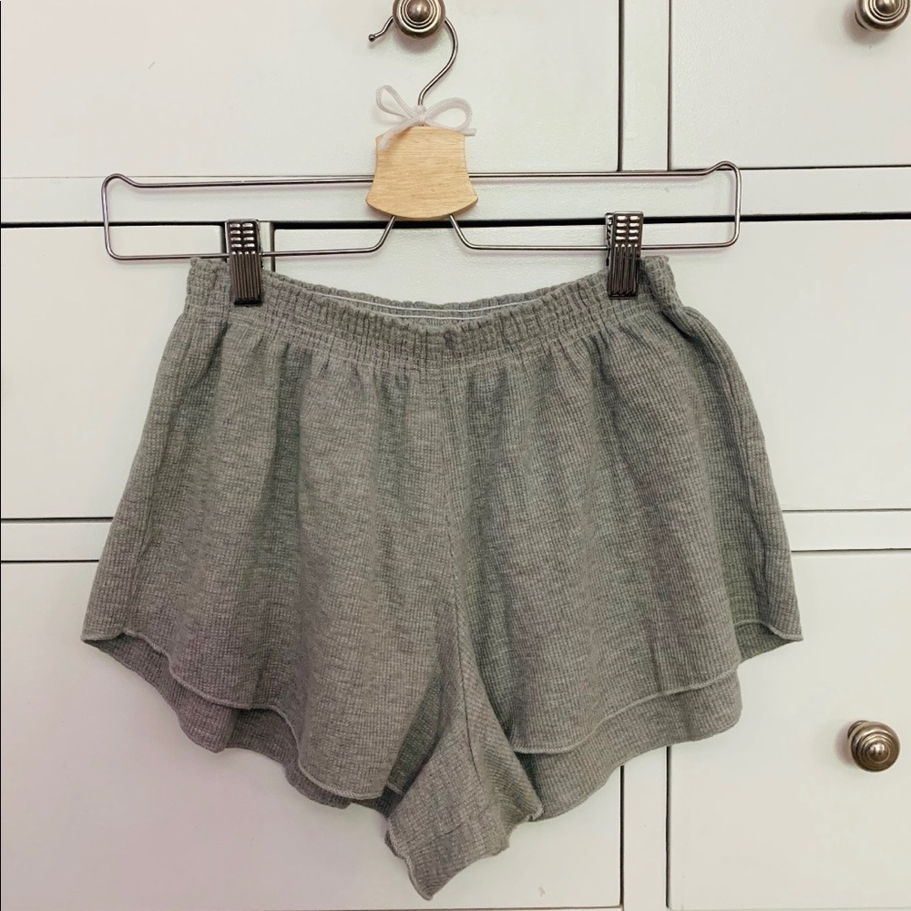 BRANDY MELVILLE THERMAL ROSS SHORTS